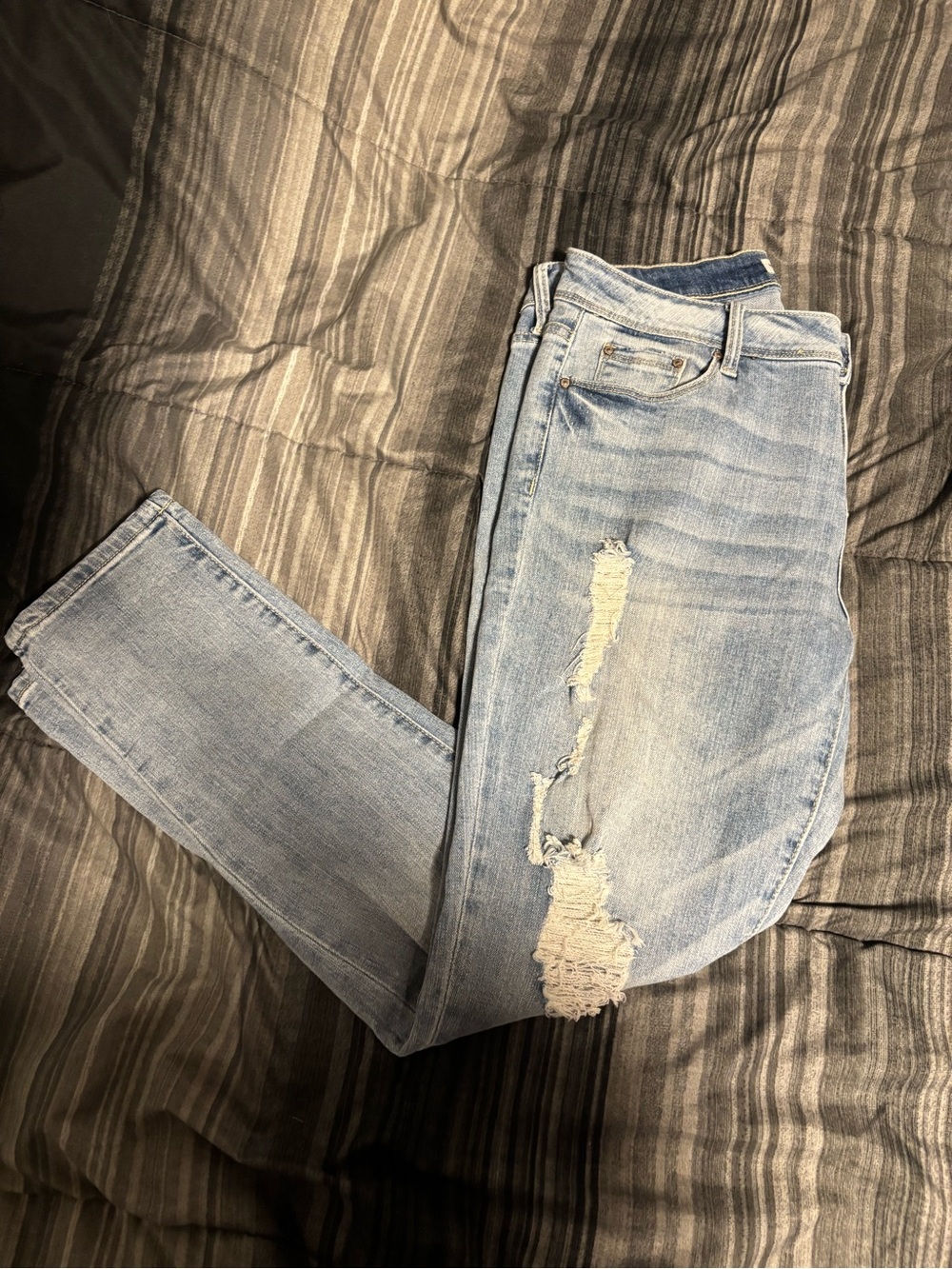 Light Blue Distressed Boyfriend Jeans - Unknown Brand - Picture 2 of 3